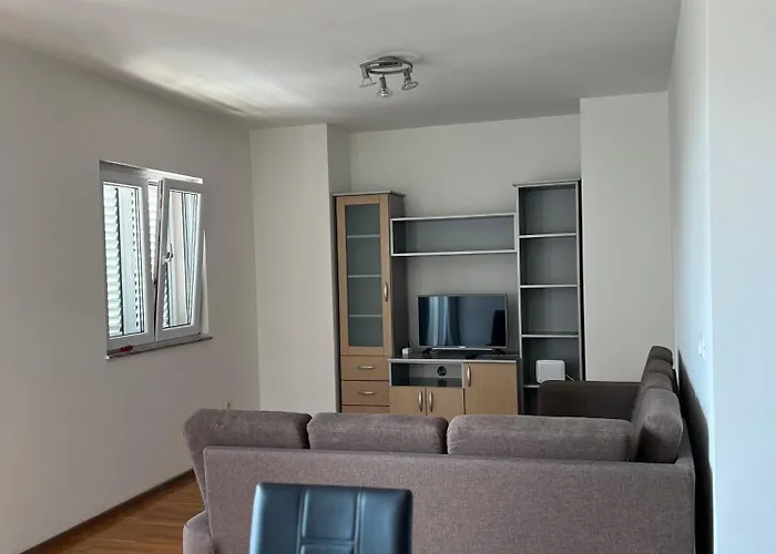 Tija Μακάρσκα