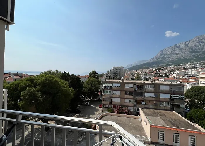 Tija Μακάρσκα